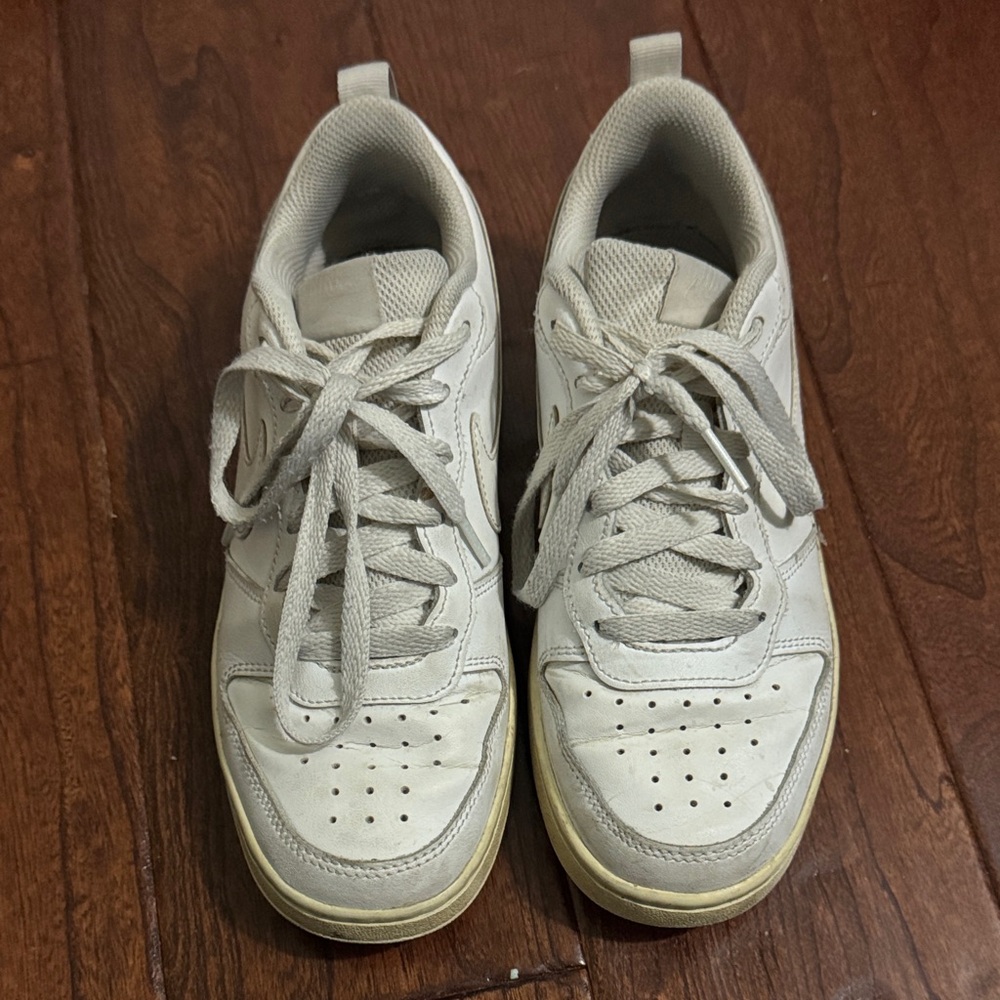 Nike Kids Sneakers in White and Cream